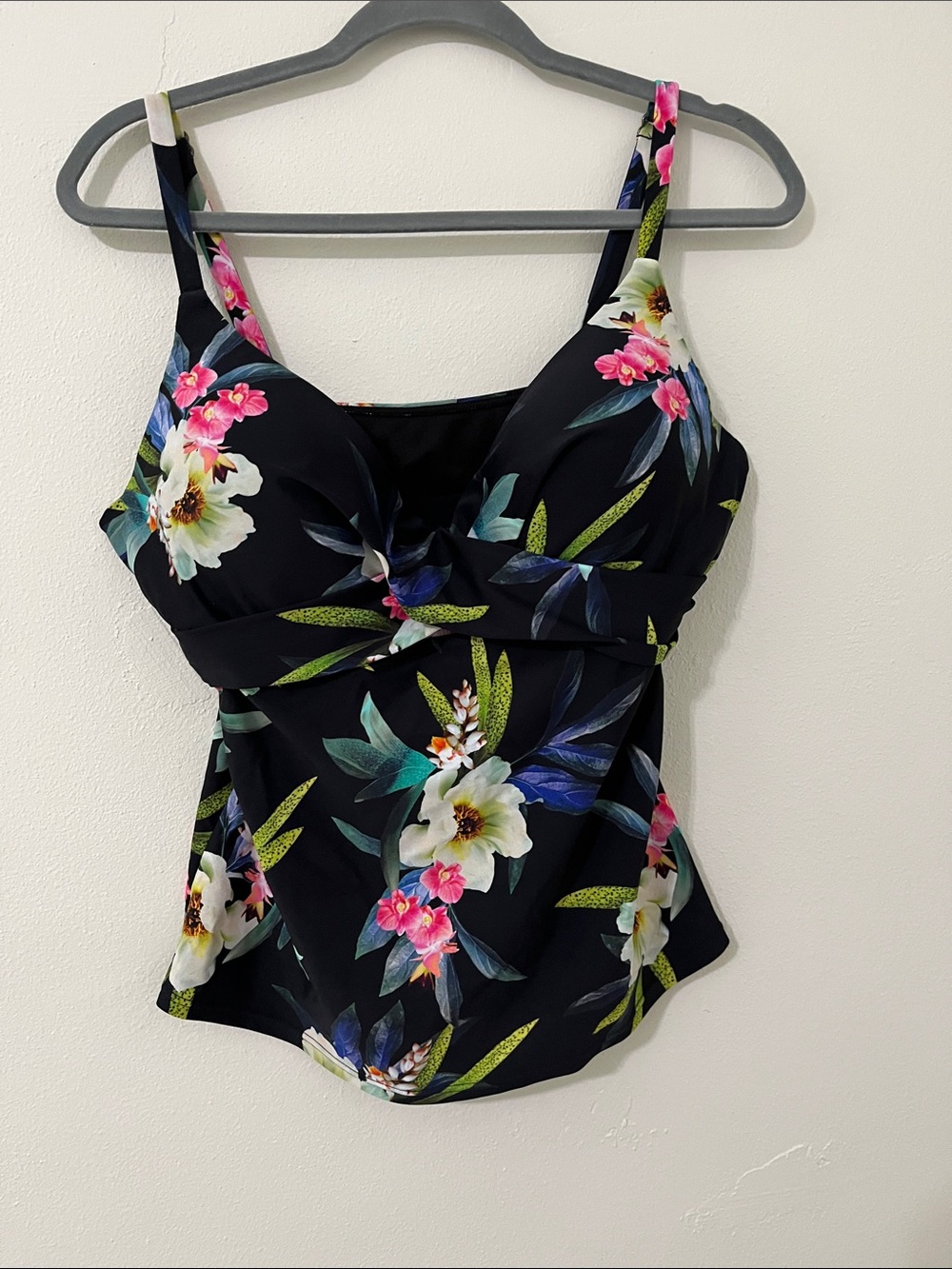 Black Floral Twist-Front Tankini Swimwear  Top  size 14 Island Escape